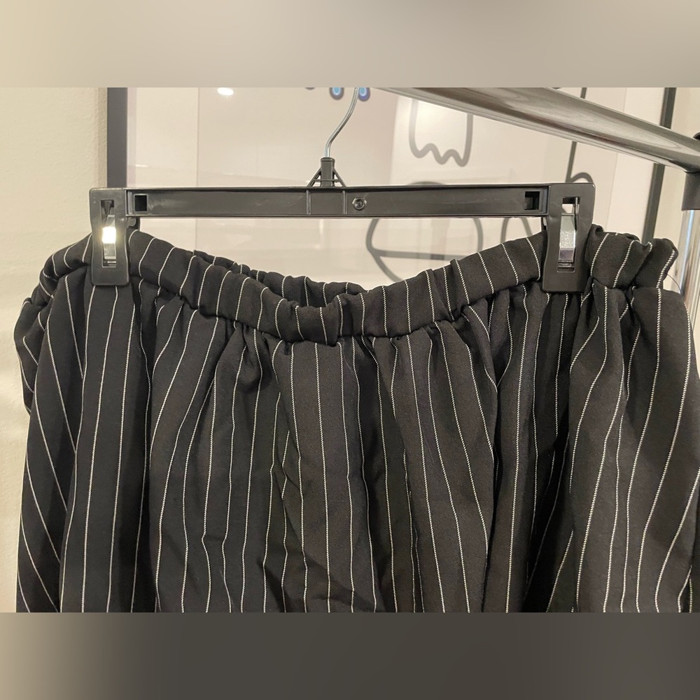 NWT Pinstripe mini bubble skort - Picture 4 of 11